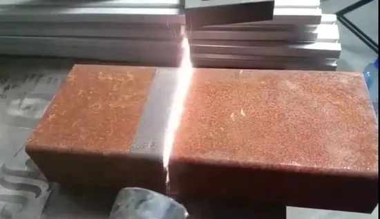 Machine portative de nettoyage par faisceau laser pour éliminer la rouille, la poussière, l'huile et les surfaces métalliques